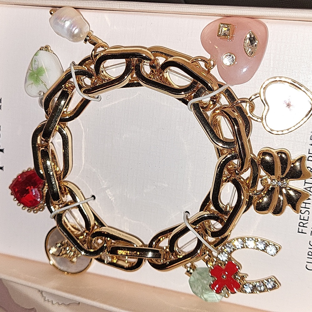 Piper K  Golden Horseshoe and heart Charm Bracelet